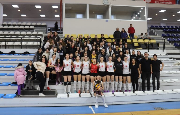 Filede Galip Turgutlu Belediyesi Kadın Voleybol Takımı Oldu Filede Galip Turgutlu Belediyesi Kadın Voleybol Takımı Oldu