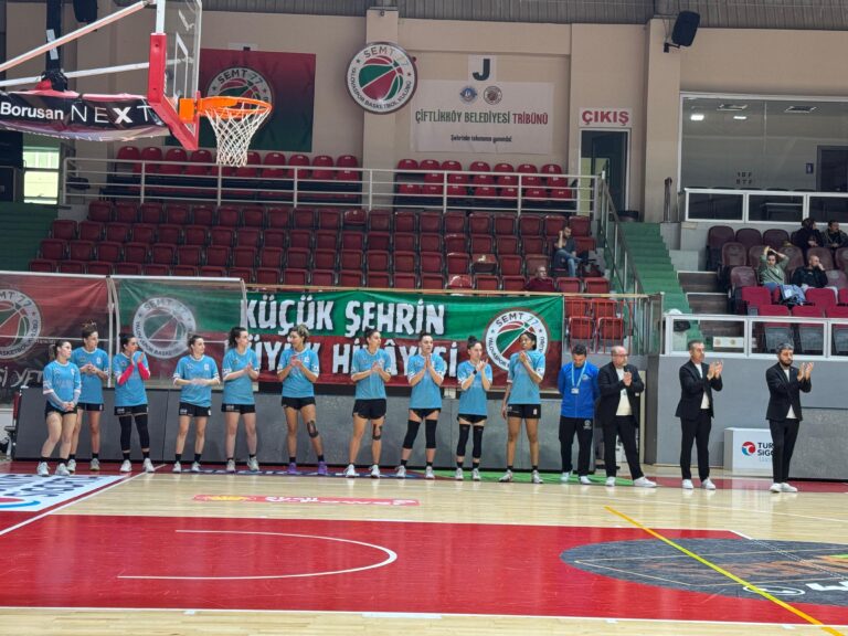 Lidya Garden City Turgutlu Belediyespor Kadın Basketbol Takımı Son Dakikada Kaybetti