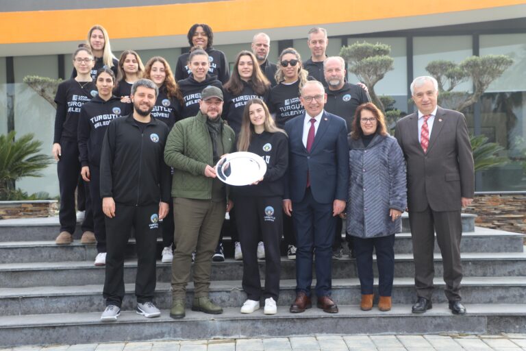 Manisa’nın Tek Kadın Basketbol Takımından Lidya Garden City Turgutlu Ailesine Teşekkür Ziyareti
