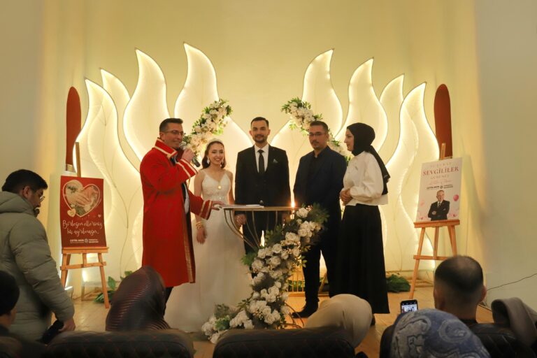 Turgutlu Belediyesinden 14 Şubat Sürprizi Turgutlu Belediyesinden 14 Şubat Sürprizi