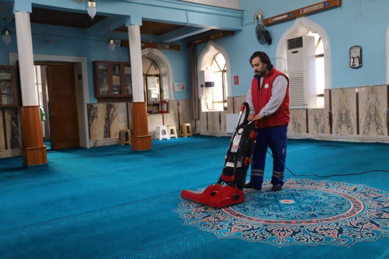 Temizlik İşleri Müdürlüğü Ekiplerinden Ramazan Temizliği: Camiler İlk Teravihe Hazır Temizlik İşleri Müdürlüğü Ekiplerinden Ramazan Temizliği: Camiler İlk Teravihe Hazır