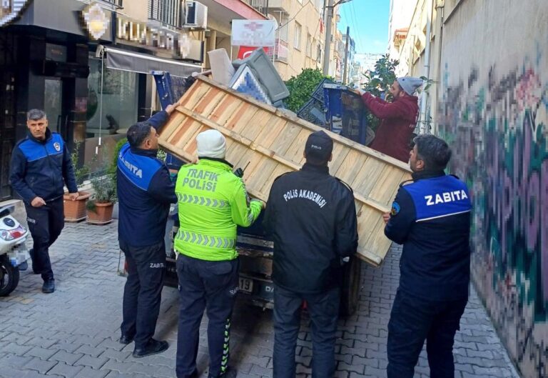 Turgutlu Zabıtası Denetimlerine Devam Ediyor Turgutlu Zabıtası Denetimlerine Devam Ediyor