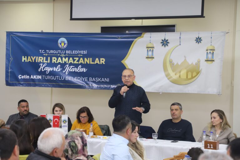 Başkan Çetin Akın ve Muhtarlar İftar Sofrasında Buluştu Başkan Çetin Akın ve Muhtarlar İftar Sofrasında Buluştu