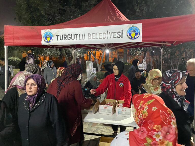 Turgutlu Belediyesinden Kadir Gecesi İkramı Turgutlu Belediyesinden Kadir Gecesi İkramı