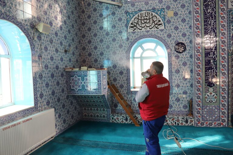 Turgutlu’da Camiler Gül Koktu Turgutlu’da Camiler Gül Koktu