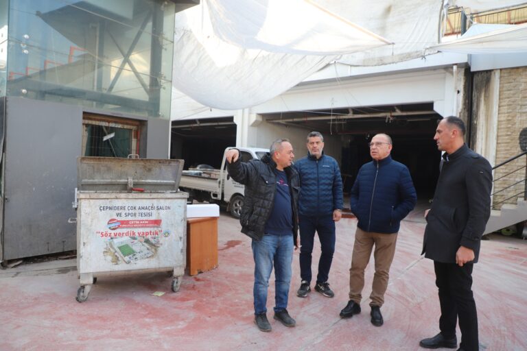 Başkan Çetin Akın ve Ekibi, Cumartesi Pazarı’ndaki Çalışmaları İnceledi Başkan Çetin Akın ve Ekibi, Cumartesi Pazarı’ndaki Çalışmaları İnceledi