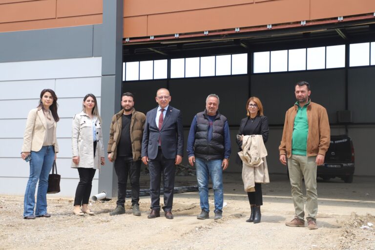 Başkan Çetin Akın’dan Selvilitepe Spor Kompleksi’nde ‘Peyzaj’ İncelemesi