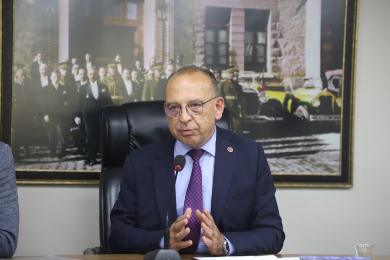 Turgutlu Belediye Meclisinde CHP’li Meclis Üyelerinden Ortak Bildiri