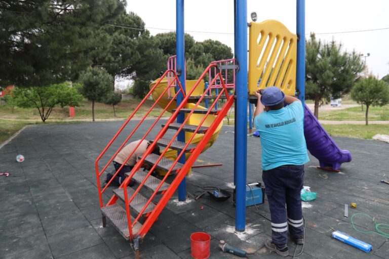 Turgutlu Belediyesi Park ve Bahçeler Müdürlüğünden Kente Estetik Dokunuş