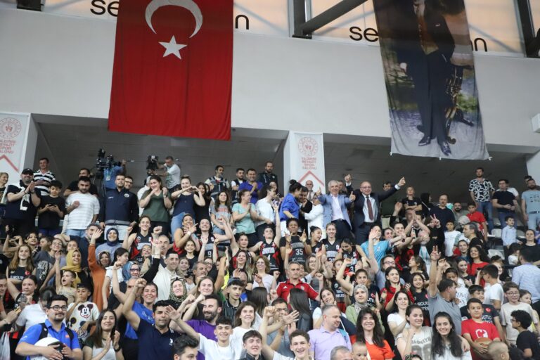 Play-off Final Serisini 2-2 Yapan LGC Turgutlu Belediyespor Şampiyonluk Virajında
