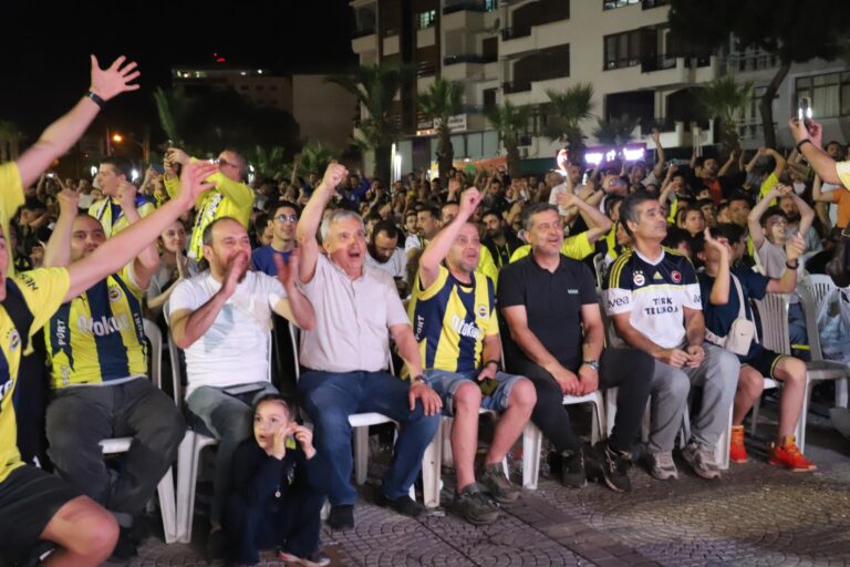 Fenerbahçe Beko’nun Tarihi Zaferi Turgutlu’da Dev Ekranda İzlendi