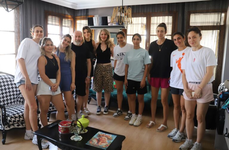 Manisa’nın Tek Kadın Basketbol Takımı Diyetisyen Ece Kurşun’nun Kontrolünden Geçti