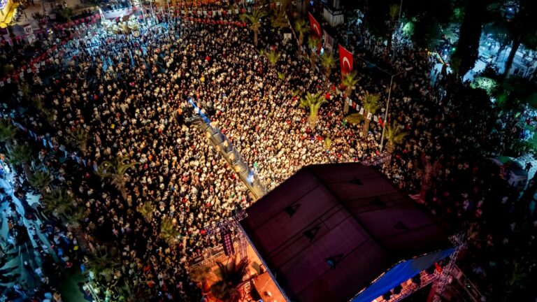 Turgutlu’da Muhteşem Zafer Bayramı Turgutlu’da Muhteşem Zafer Bayramı