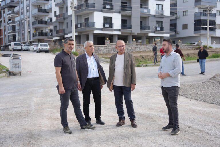 Başkan Çetin Akın: “35 bin m²’lik asfalt sathi kaplama çalışmalarımız Ergenekon Mahallemize hayırlı olsun” Başkan Çetin Akın: “35 bin m²’lik asfalt sathi kaplama çalışmalarımız Ergenekon Mahallemize hayırlı olsun”