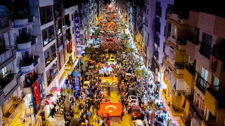 Turgutlu’da Muhteşem Cumhuriyet Bayramı Turgutlu’da Muhteşem Cumhuriyet Bayramı
