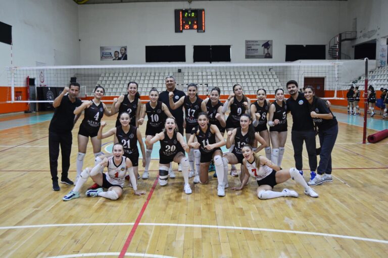 Cumhuriyet Coşkusuna Galibiyet Sevinci Eklendi: Turgutlu Belediyespor Kadın Voleybol Takımı Deplasmandan Zaferle Döndü Cumhuriyet Coşkusuna Galibiyet Sevinci Eklendi: Turgutlu Belediyespor Kadın Voleybol Takımı Deplasmandan Zaferle Döndü
