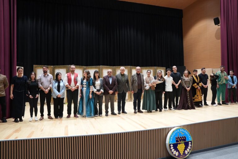 Turgutlu Belediyesi Tiyatro Ekibi Performansıyla Büyük Beğeni Topladı