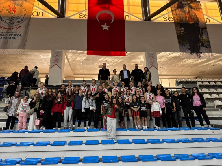 Turgutlu Belediyesi Kadın Voleybol Takımında Net Galibiyet: 3-0 Turgutlu Belediyesi Kadın Voleybol Takımında Net Galibiyet: 3-0
