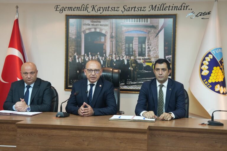 Başkanlar İmzayı Attı: Turgutlu Belediyesi, Gölmarmara ve Selim Belediyeleriyle Kardeş Şehir Oldu