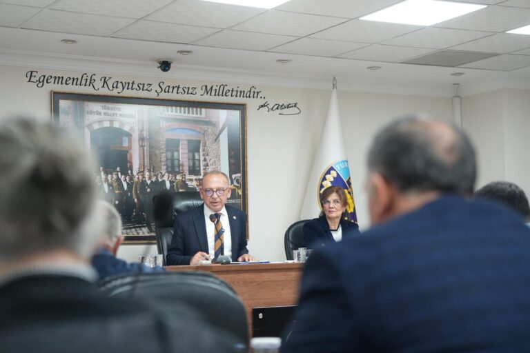 Başkan Çetin Akın’dan Turgutlu Halkına Duyarlılık Çağrısı: “Gerçek hizmet, gerçek ihtiyaç sahibine ulaşsın” Başkan Çetin Akın’dan Turgutlu Halkına Duyarlılık Çağrısı: “Gerçek hizmet, gerçek ihtiyaç sahibine ulaşsın”