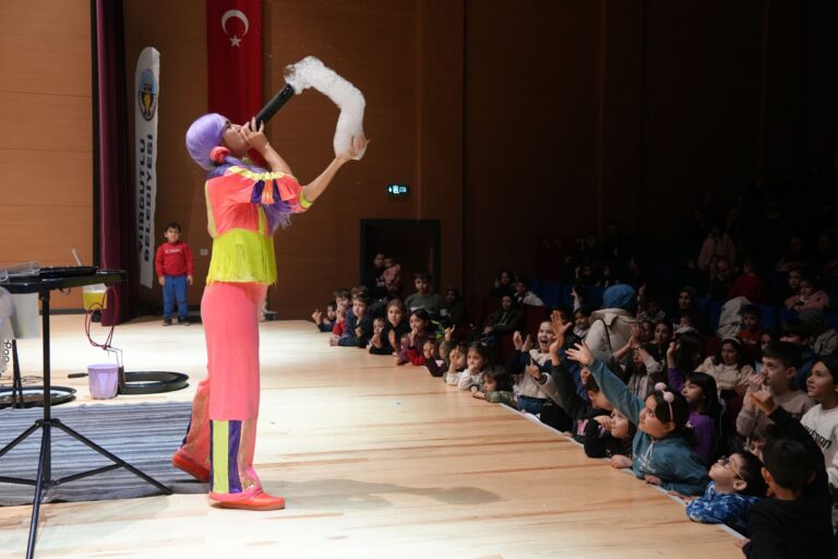 Turgutlu’da Çocuklar Yarıyıl Tatilinde Doyasıya Eğlendi Turgutlu’da Çocuklar Yarıyıl Tatilinde Doyasıya Eğlendi