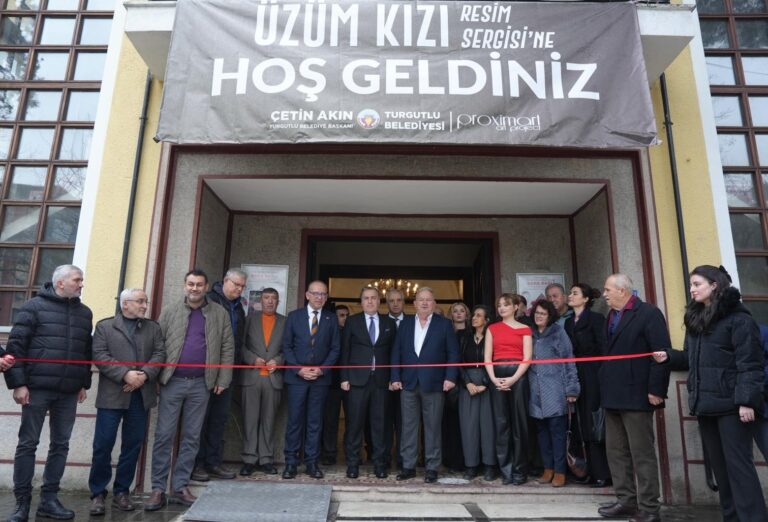 Turgutlu’da ‘Üzüm Kızı’ Sergisi Kapılarını Açtı