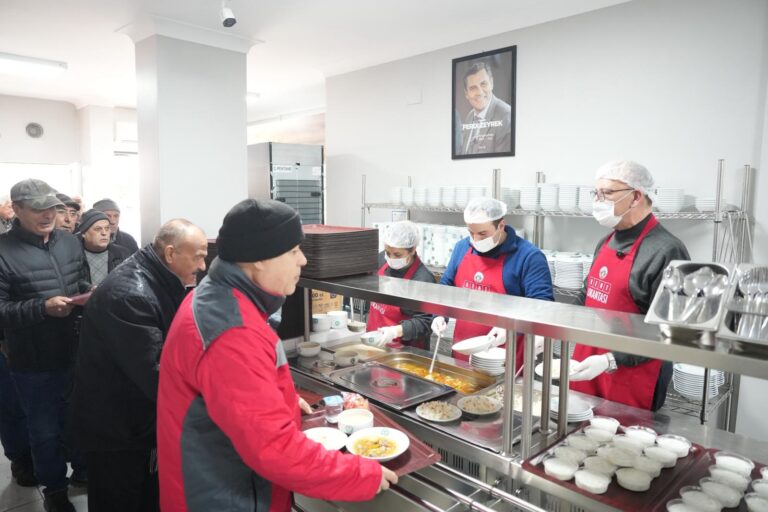 Turgutlu Kent Lokantasında Berat Kandili Dayanışması Turgutlu Kent Lokantasında Berat Kandili Dayanışması