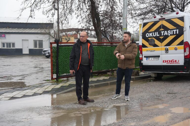 Başkan Çetin Akın’dan Yoğun Yağışın Etkilediği Noktalarda İnceleme Başkan Çetin Akın’dan Yoğun Yağışın Etkilediği Noktalarda İnceleme