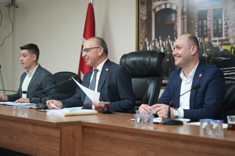 Başkan Çetin Akın: “Turgutlu’nun önünü açalım”