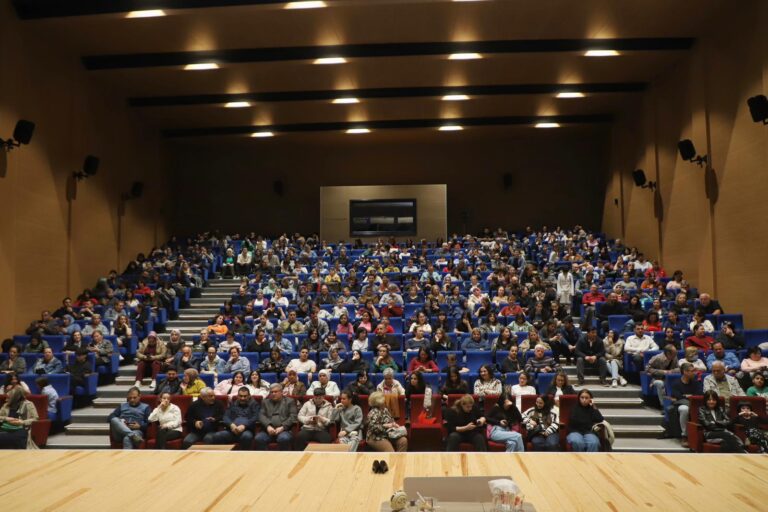 Sevilen Oyun ‘Canım Komşularım’ İkinci Kez Sahnedeydi