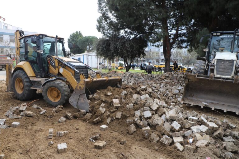 Turgutlu Belediyesi Fen İşleri Ekiplerinden Eş Zamanlı Çalışma