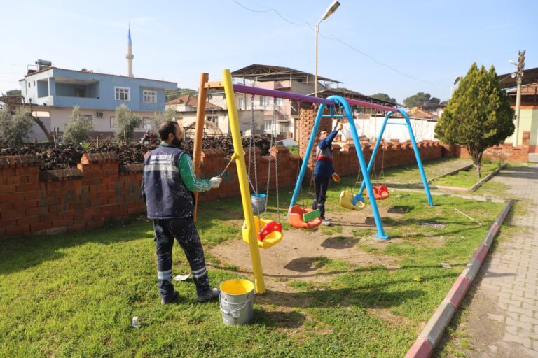Turgutlu Belediyesi Park ve Bahçeler Müdürlüğü Ekipleri Kenti Güzelleştirmeye Devam Ediyor