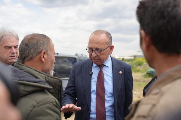 Başkan Çetin Akın’dan Mevsimlik Tarım İşçilerine Destek
