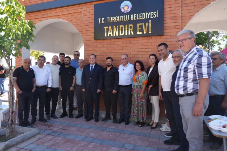 Büyükşehir Belediye Başkanı Besim Dutlulu ve Başkan Çetin Akın Tandır Evi’nde Hemşehrilerle Buluştu