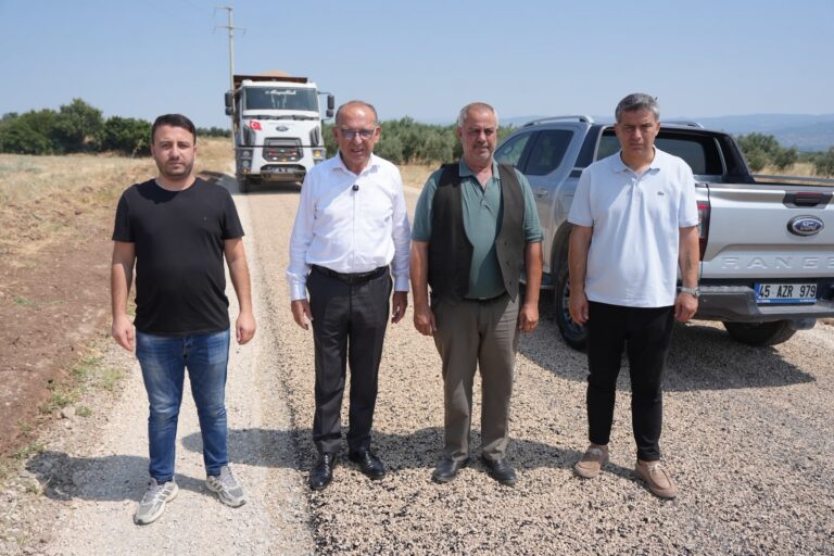 Turgutlu’da Mahalleler Asfaltla Buluşuyor