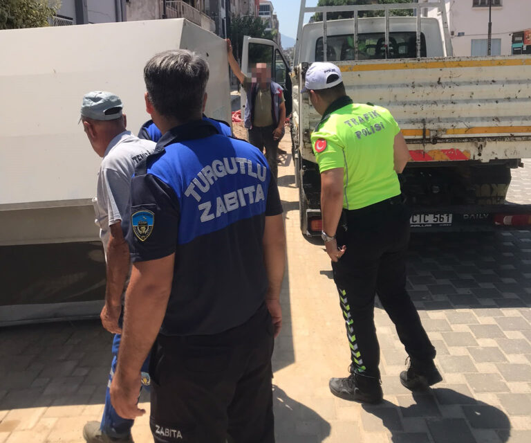 Turgutlu Zabıtası ve Trafik Ekiplerinden İşgal Denetimi