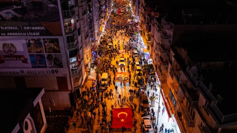 Turgutlu’da Cumhuriyet Coşkusu Meydanlara Sığmadı